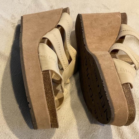 DONALD J Pliner Belle Tan Slide Wedge Sandals Sz 9 - Picture 7 of 7